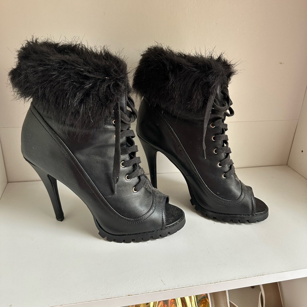 Elegant Black Fur-Trimmed Heeled Boots